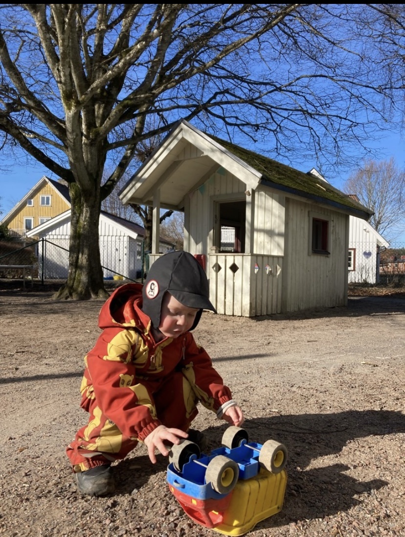 Barn som leker Ekhagens förskola